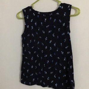Sleeveless shirt